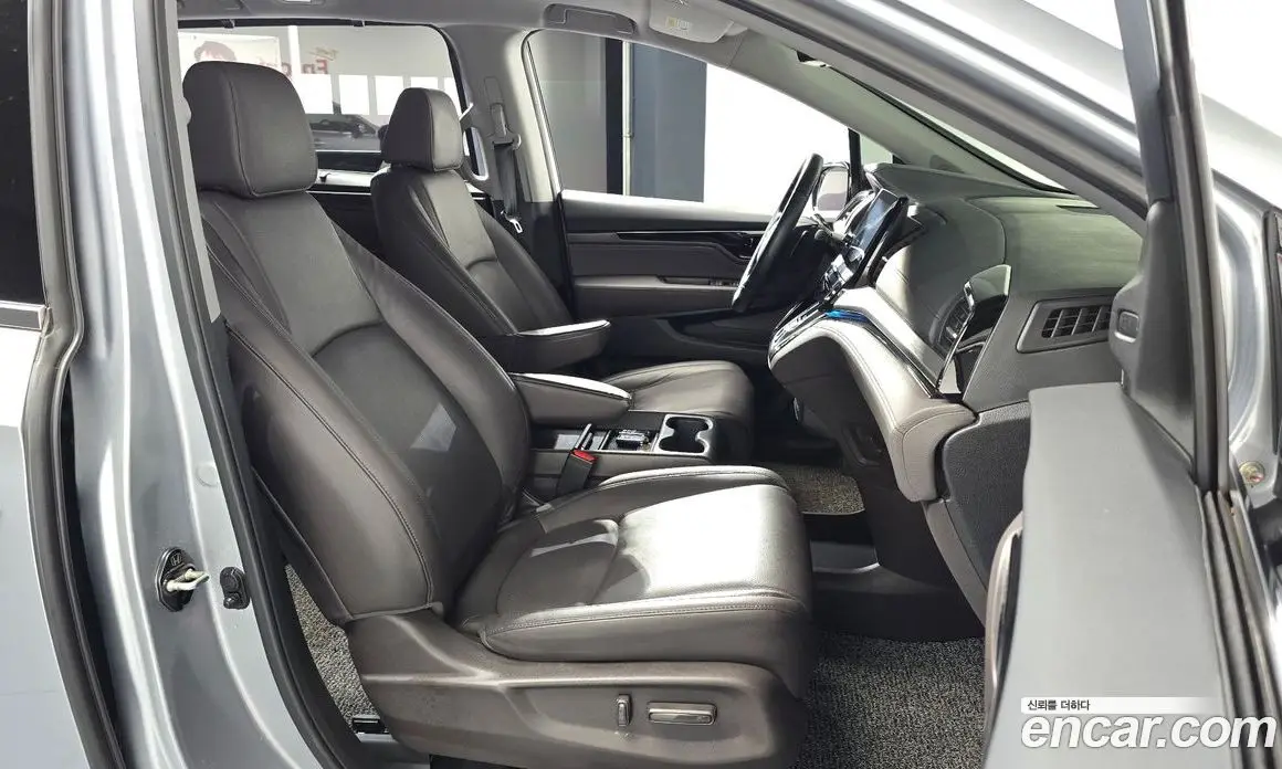 Honda Odyssey 2018 3.5 автомат (гидро), фото 16 Honda Odyssey 2018 3.5 автомат (гидро), фото 16