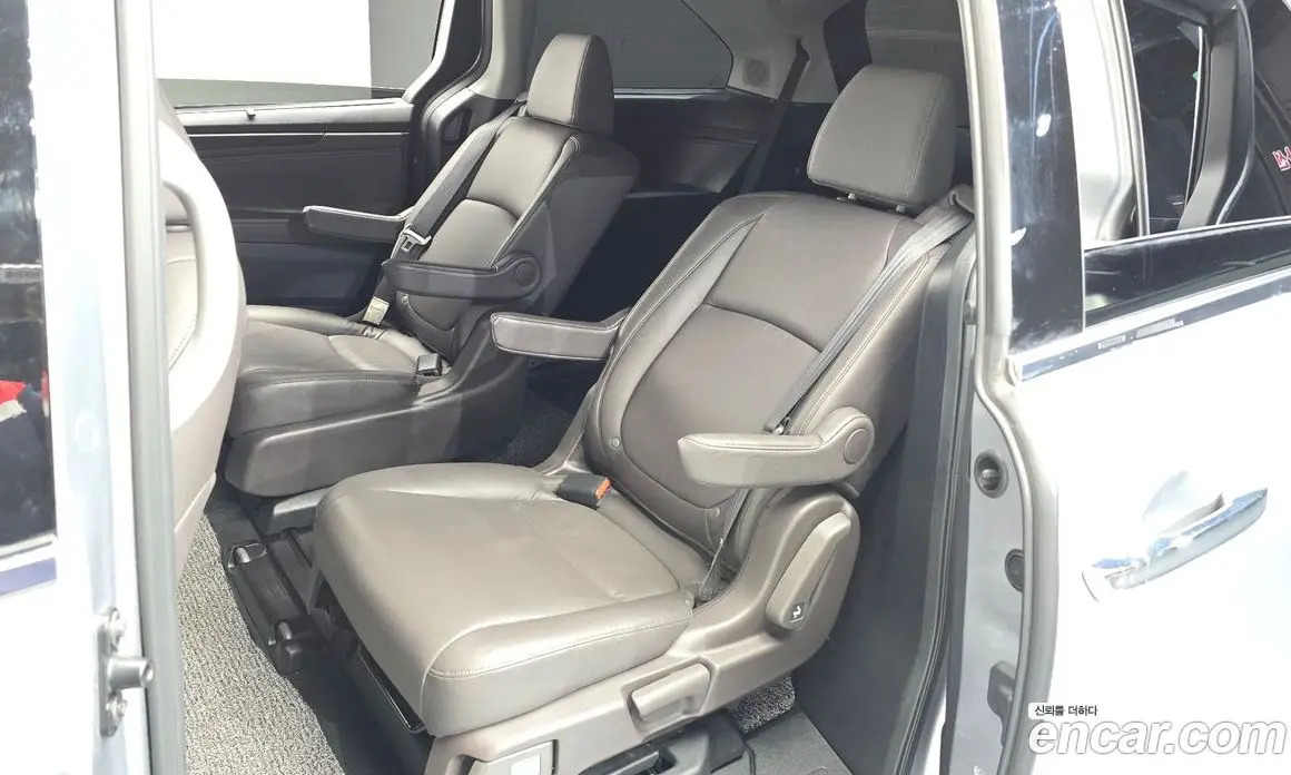 Honda Odyssey 2018 3.5 автомат (гидро), фото 17 Honda Odyssey 2018 3.5 автомат (гидро), фото 17