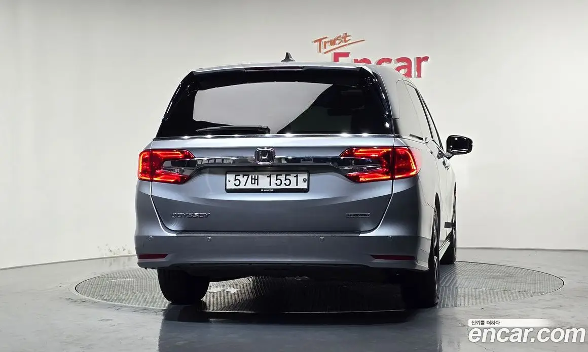 Honda Odyssey 2018 3.5 автомат (гидро), фото 4 Honda Odyssey 2018 3.5 автомат (гидро), фото 4