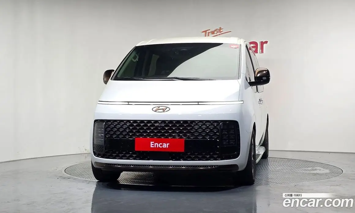 Hyundai Staria 2022 2.2 автомат (гидро), фото 3