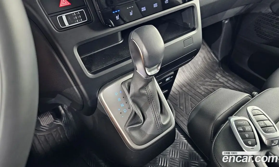 Hyundai Staria 2023 2.2 автомат (гидро), фото 12