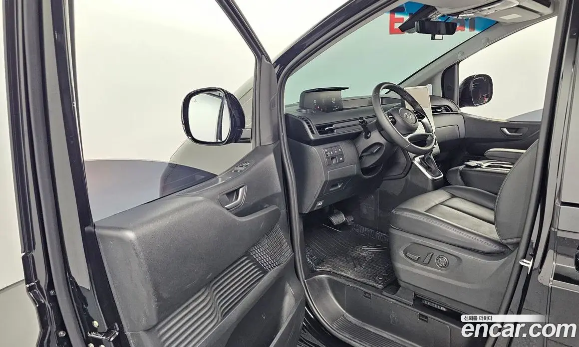 Hyundai Staria 2023 2.2 автомат (гидро), фото 13