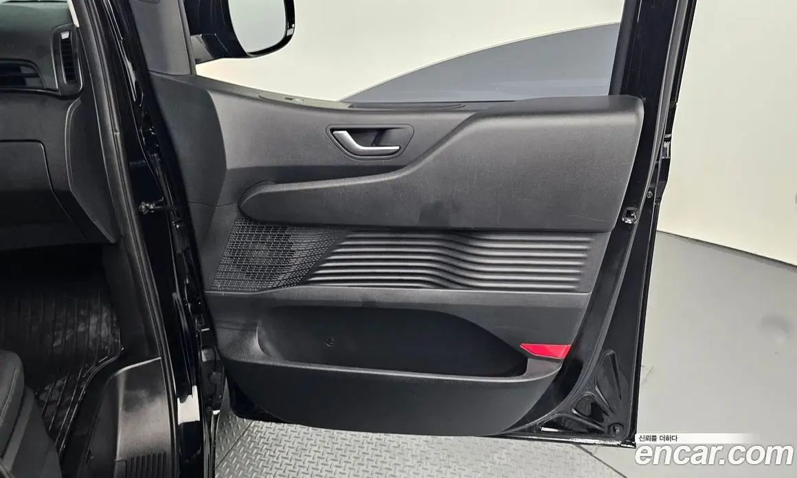 Hyundai Staria 2023 2.2 автомат (гидро), фото 14