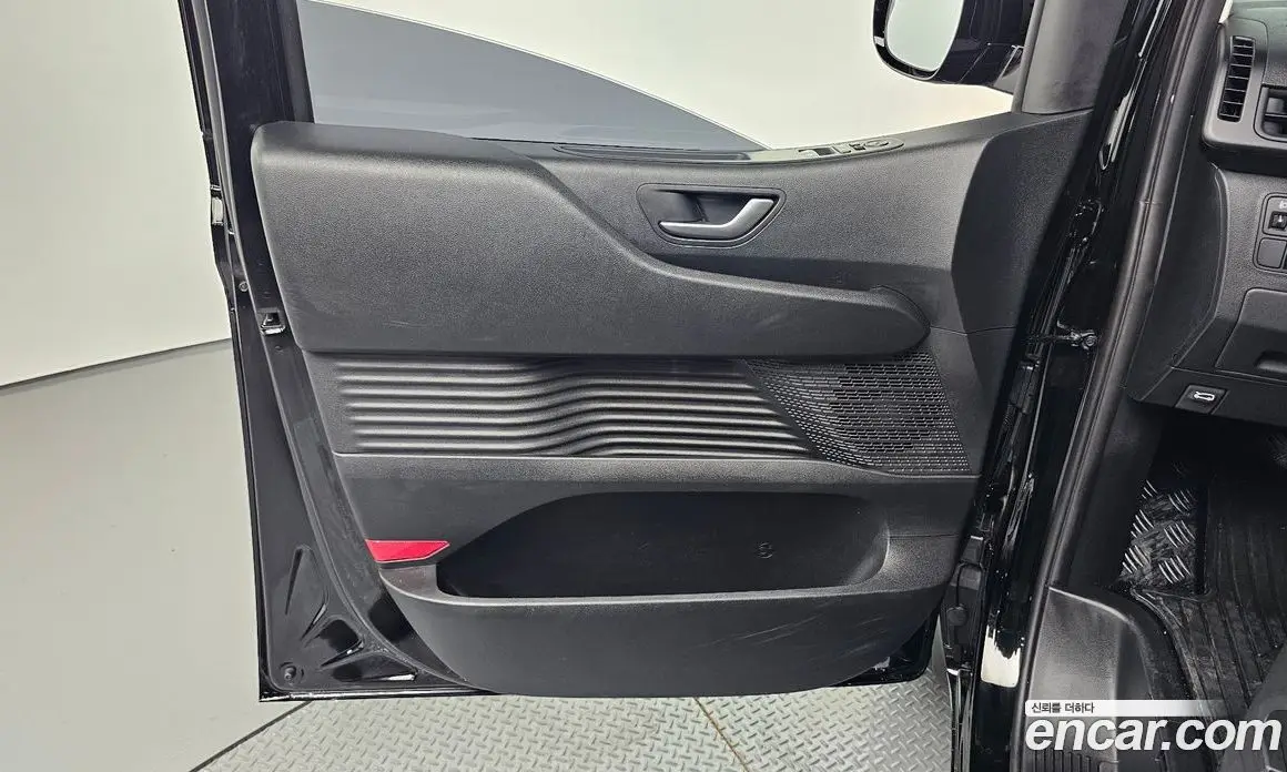 Hyundai Staria 2023 2.2 автомат (гидро), фото 15