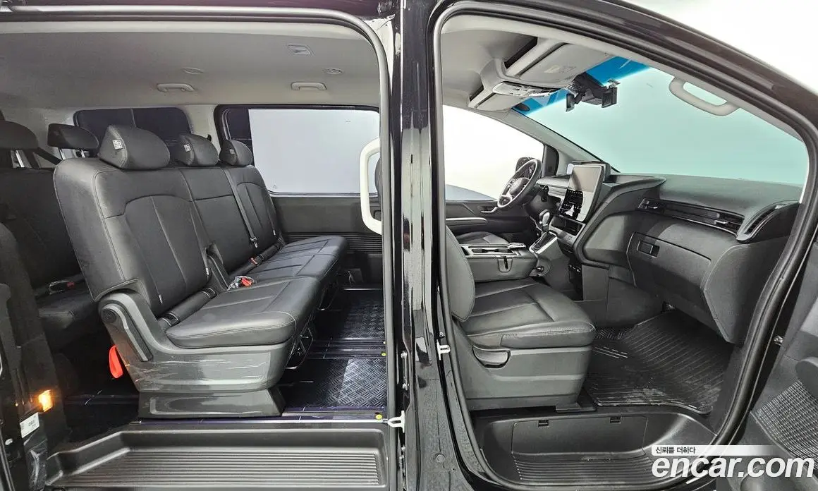 Hyundai Staria 2023 2.2 автомат (гидро), фото 16