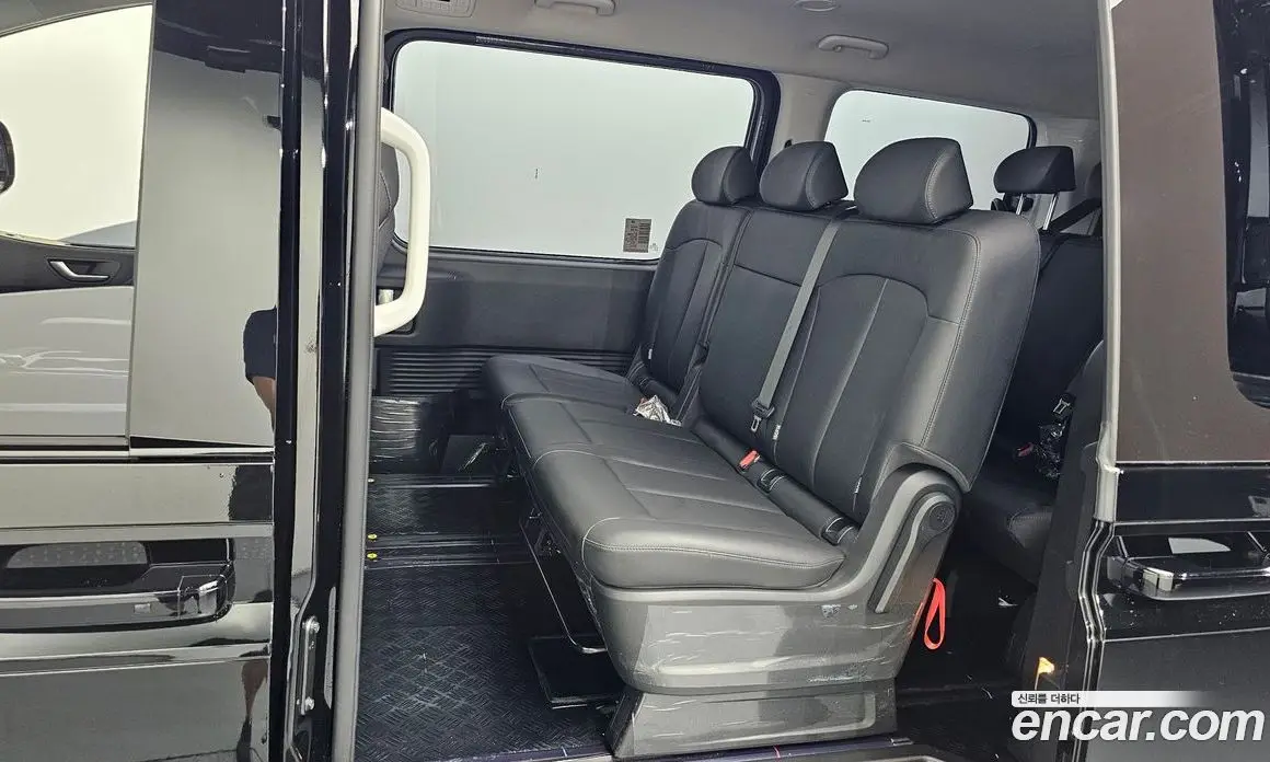 Hyundai Staria 2023 2.2 автомат (гидро), фото 17