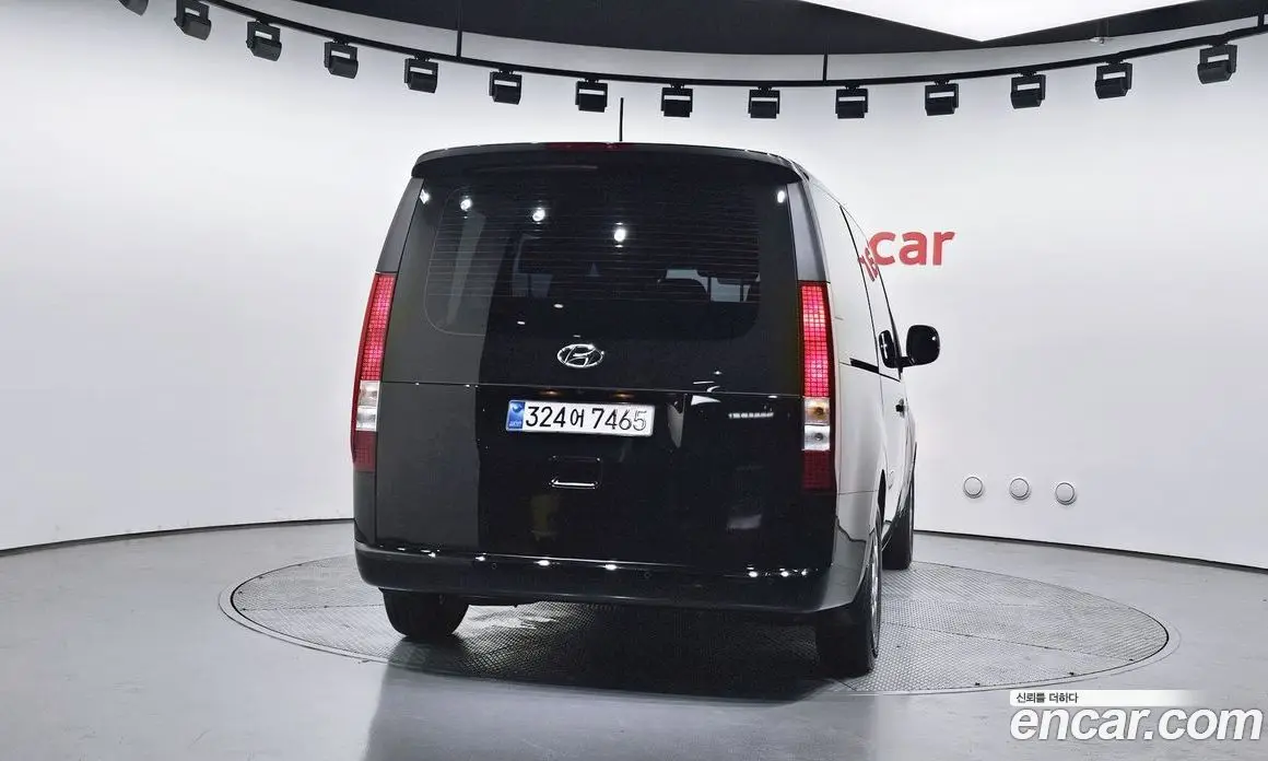 Hyundai Staria 2023 2.2 автомат (гидро), фото 4