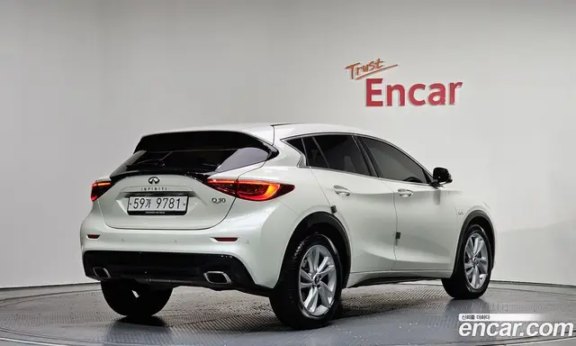 Infiniti Q30 2019 2.0 автомат (гидро), миниатюра 1