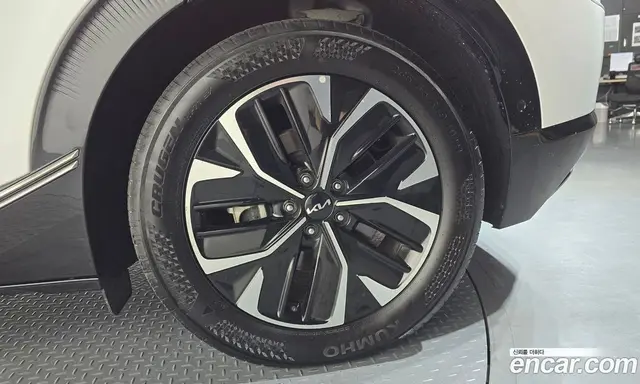 Kia EV6 2023 0.1 автомат (гидро), миниатюра 6 Kia EV6 2023 0.1 автомат (гидро), миниатюра 6