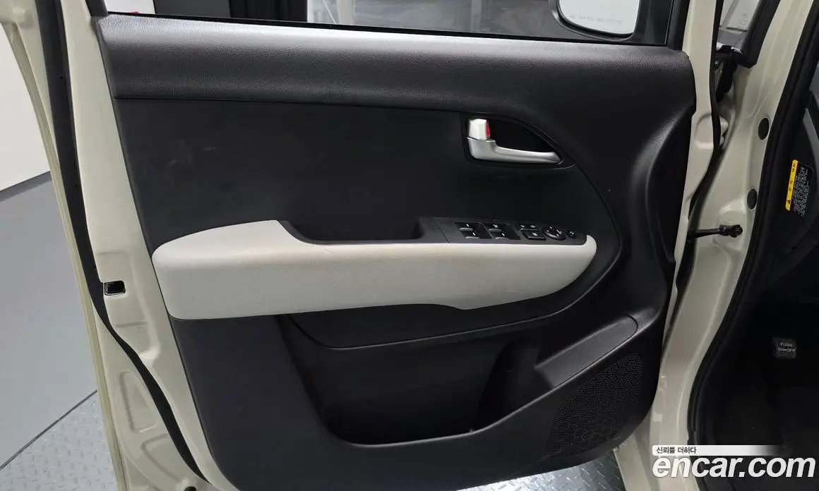 Kia Ray 2023 1.0 автомат (гидро), фото 13