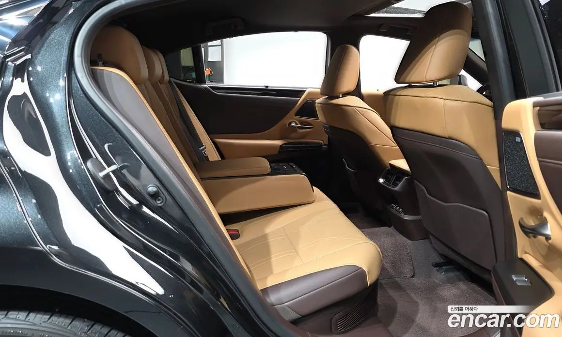 Lexus ES 2021 2.5 автомат (гидро), фото 16 Lexus ES 2021 2.5 автомат (гидро), фото 16