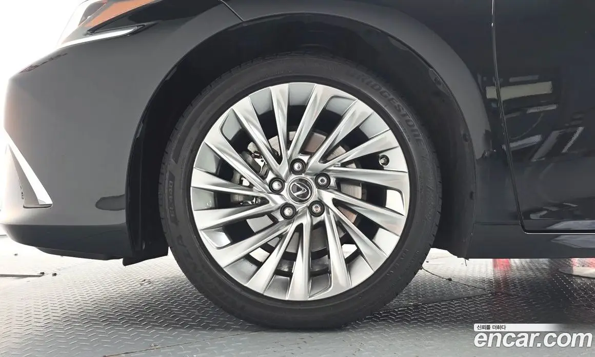 Lexus ES 2021 2.5 автомат (гидро), фото 4 Lexus ES 2021 2.5 автомат (гидро), фото 4