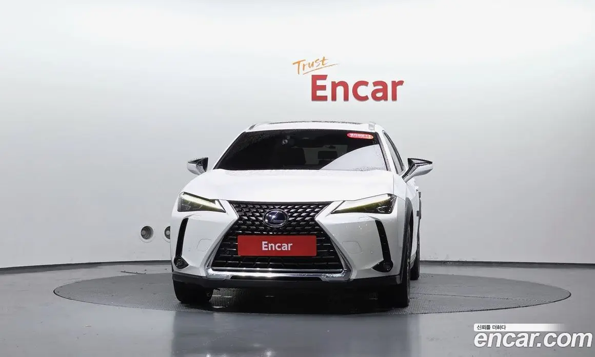 Lexus UX 2019 2.0 автомат (гидро), фото 2 Lexus UX 2019 2.0 автомат (гидро), фото 2