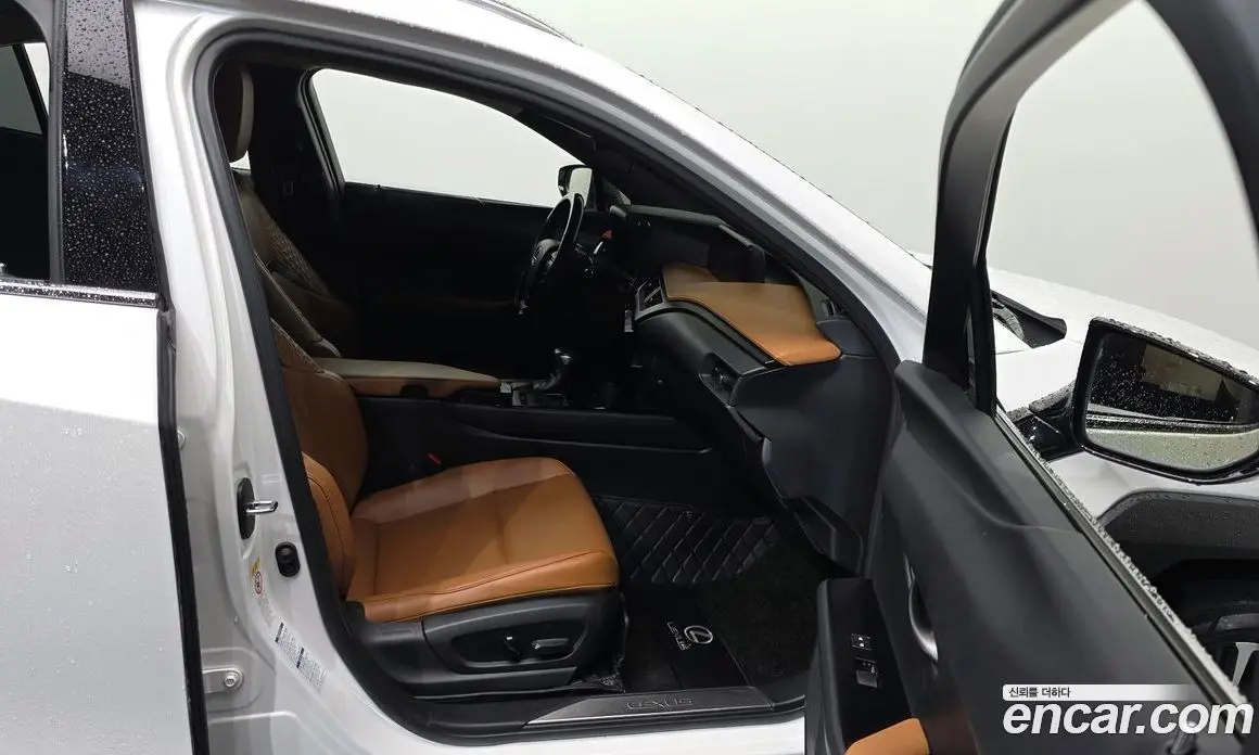 Lexus UX 2019 2.0 автомат (гидро), фото 16 Lexus UX 2019 2.0 автомат (гидро), фото 16