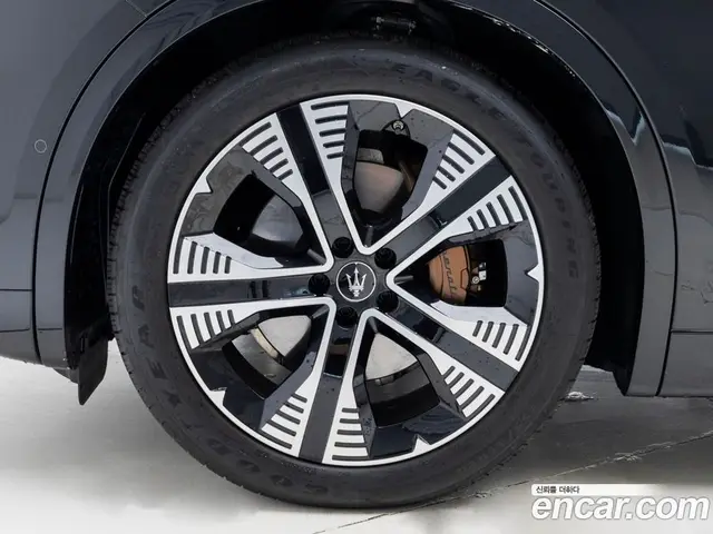 Maserati Grecale 2025 0.3 автомат (гидро), миниатюра 5 Maserati Grecale 2025 0.3 автомат (гидро), миниатюра 5