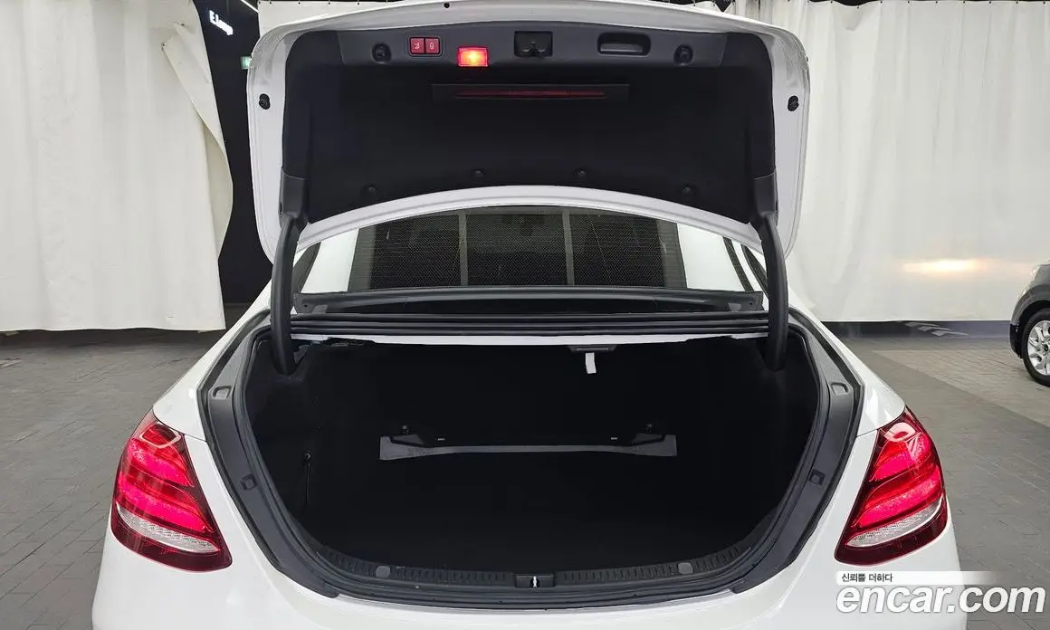 Mercedes-Benz E-Class 2019 2.0 автомат (гидро), фото 20 Mercedes-Benz E-Class 2019 2.0 автомат (гидро), фото 20