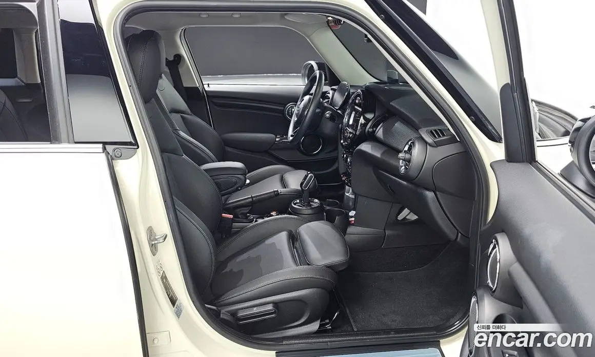 Mini Cooper 2021 1.5 автомат (гидро), фото 16