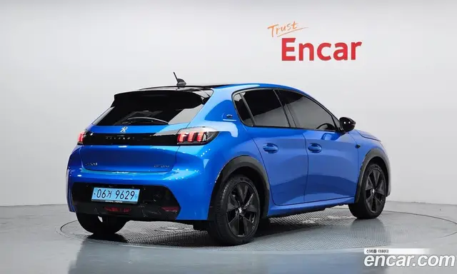 Peugeot 208 2020 0.2 автомат (гидро), миниатюра 2
