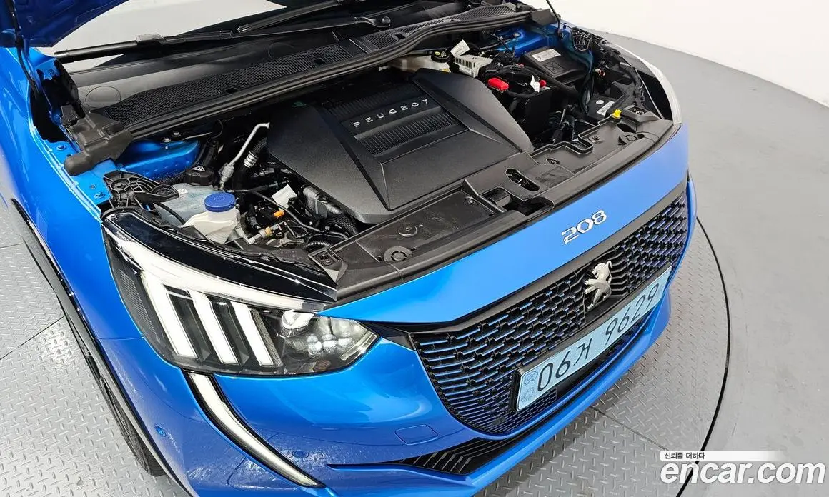 Peugeot 208 2020 0.2 автомат (гидро), фото 6