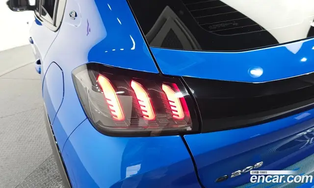 Peugeot 208 2020 0.2 автомат (гидро), миниатюра 9