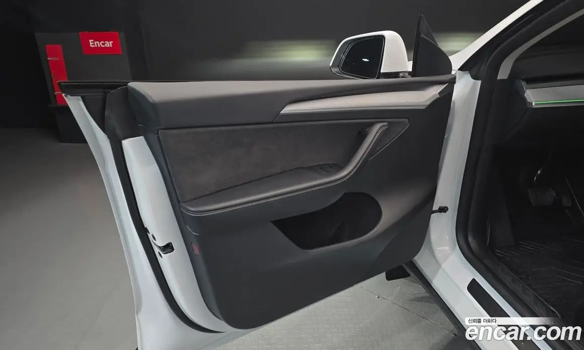 Tesla Model Y 2023 0.2 автомат (гидро), фото 14