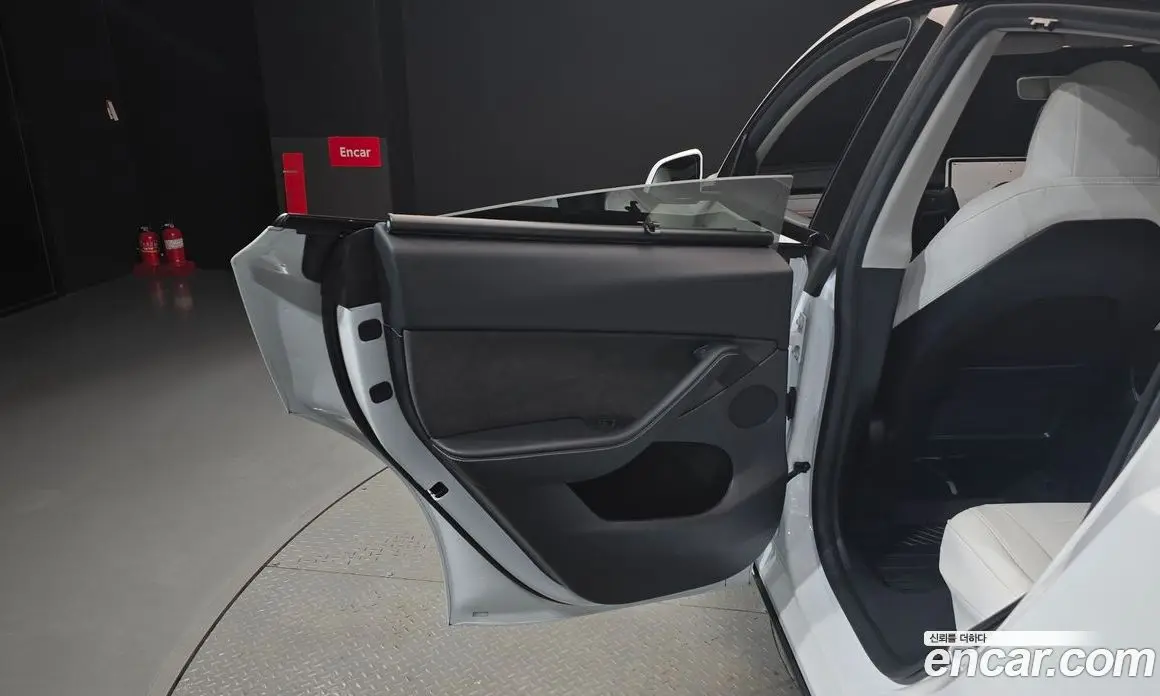 Tesla Model Y 2023 0.2 автомат (гидро), фото 15