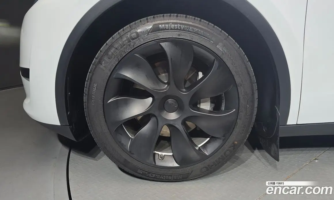 Tesla Model Y 2023 0.2 автомат (гидро), фото 5