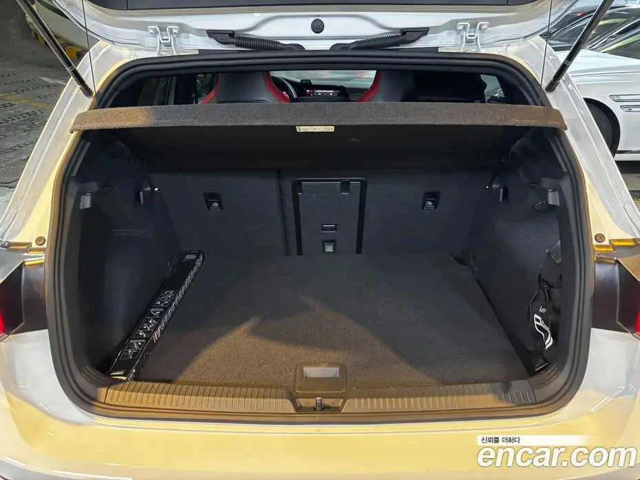 Volkswagen Golf 2024 2.0 автомат (гидро), фото 19 Volkswagen Golf 2024 2.0 автомат (гидро), фото 19