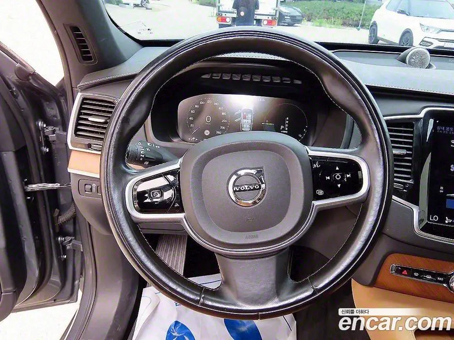 Volvo XC90 2018 2.0 автомат (гидро), фото 8