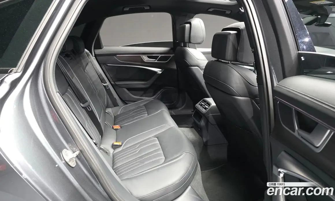 Audi A6 2025 2.0 автомат (гидро), фото 18