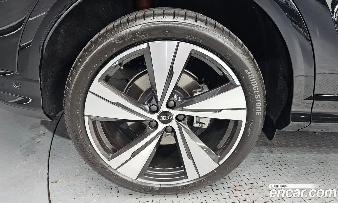 Audi Q5 2025 2.0 автомат (гидро), фото 5 Audi Q5 2025 2.0 автомат (гидро), фото 5