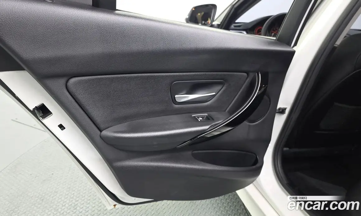 BMW 3 серия 2017 2.0 автомат (гидро), фото 15 BMW 3 серия 2017 2.0 автомат (гидро), фото 15