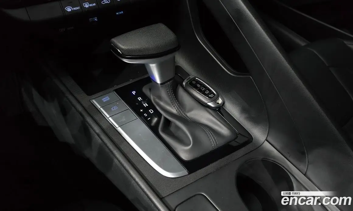Hyundai Avante 2023 1.6 автомат (гидро), фото 12