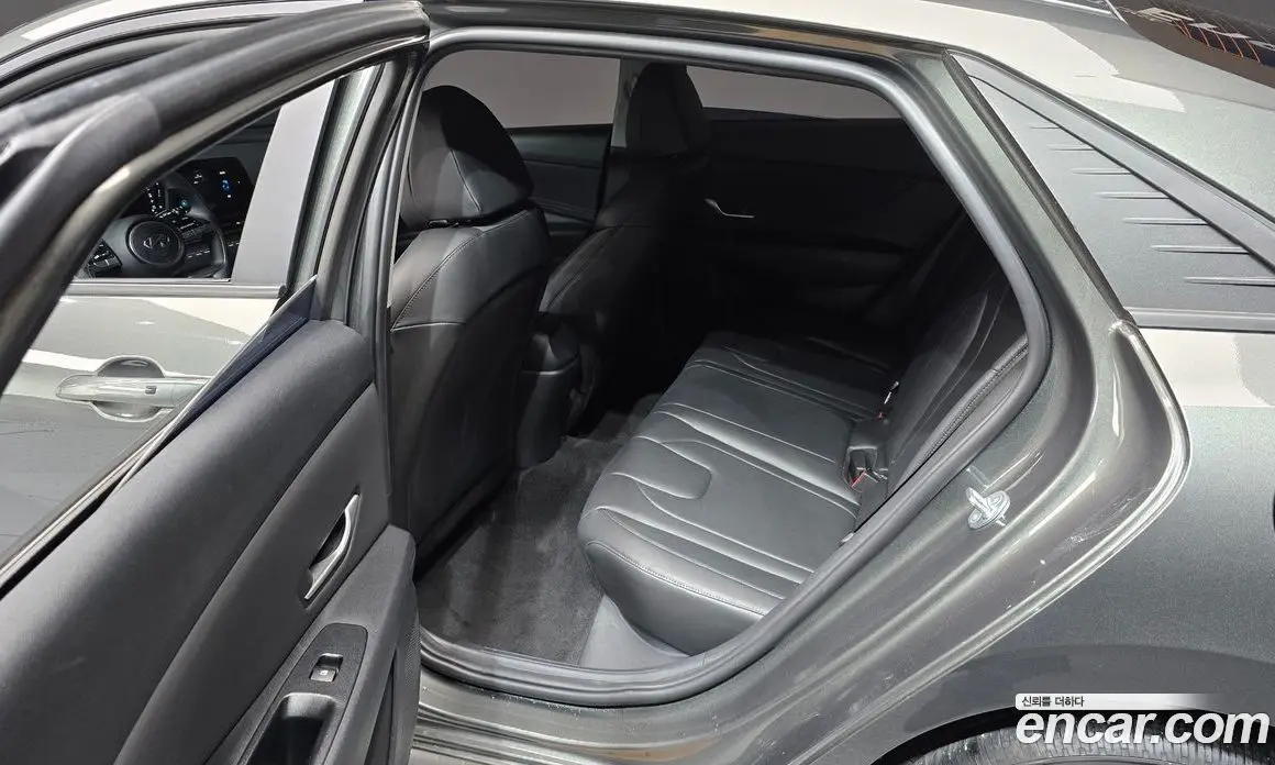 Hyundai Avante 2023 1.6 автомат (гидро), фото 16