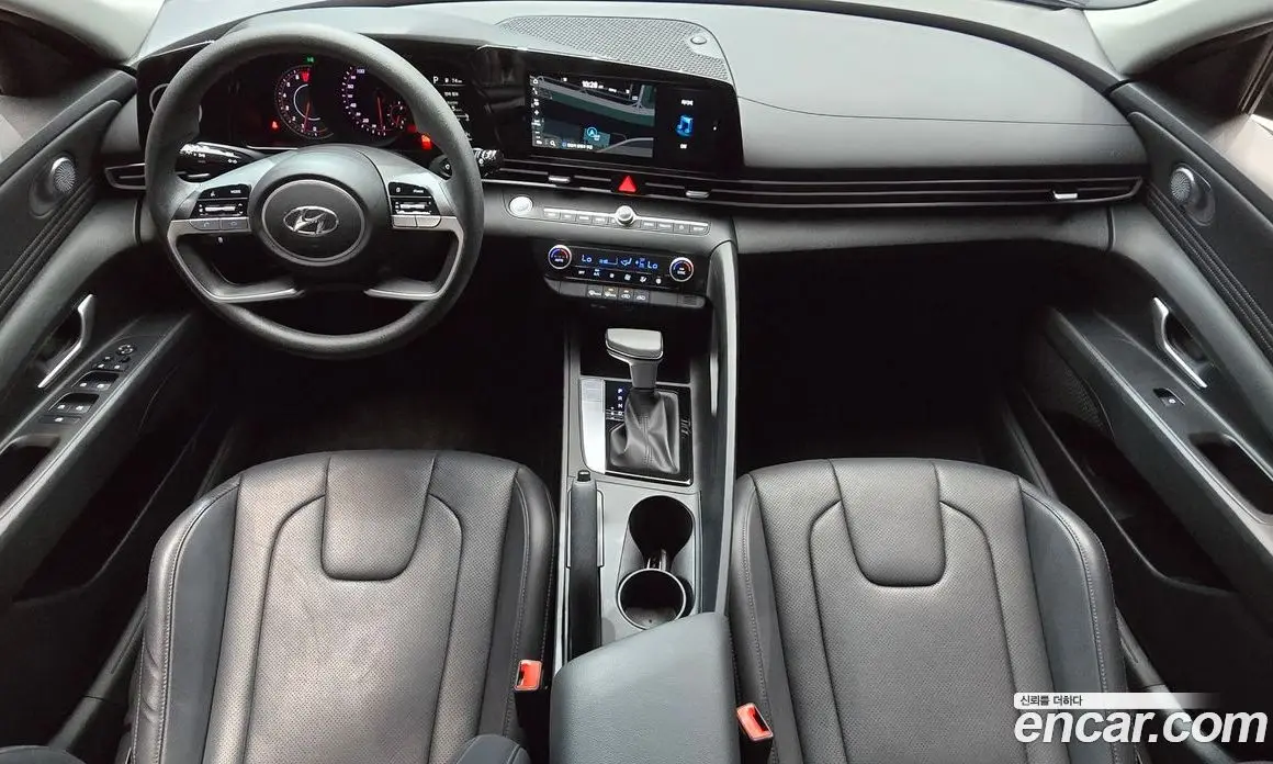Hyundai Avante 2023 1.6 автомат (гидро), фото 10