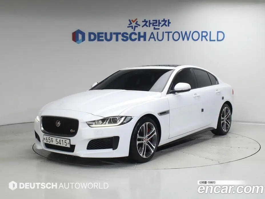 Jaguar XE 2017 3.0 автомат (гидро), фото 1 Jaguar XE 2017 3.0 автомат (гидро), фото 1