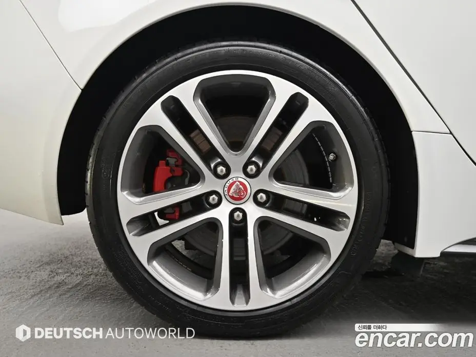 Jaguar XE 2017 3.0 автомат (гидро), фото 5 Jaguar XE 2017 3.0 автомат (гидро), фото 5