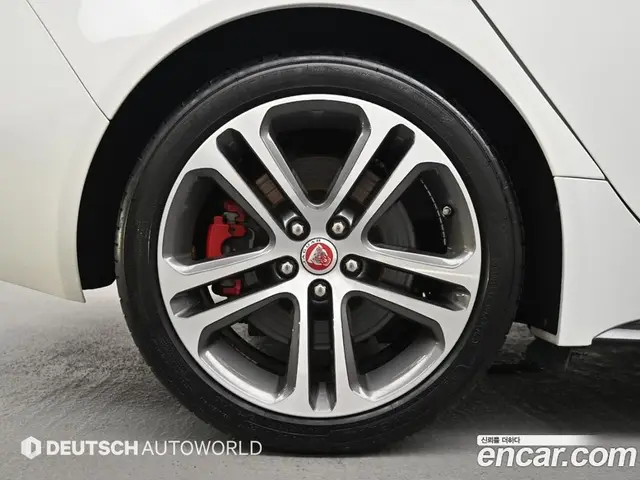 Jaguar XE 2017 3.0 автомат (гидро), миниатюра 5 Jaguar XE 2017 3.0 автомат (гидро), миниатюра 5