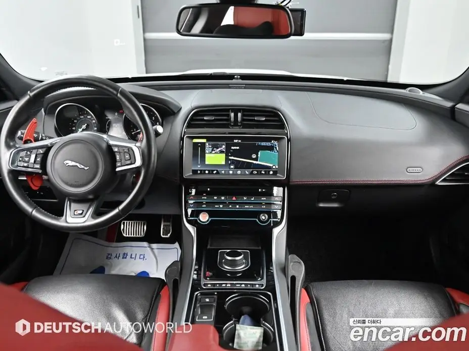 Jaguar XE 2017 3.0 автомат (гидро), фото 7 Jaguar XE 2017 3.0 автомат (гидро), фото 7