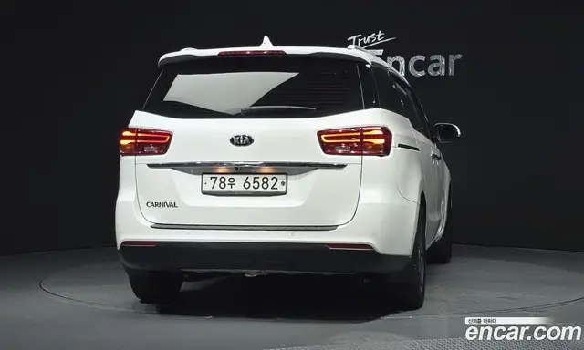 Kia Carnival 2019 2.2 автомат (гидро), миниатюра 4 Kia Carnival 2019 2.2 автомат (гидро), миниатюра 4