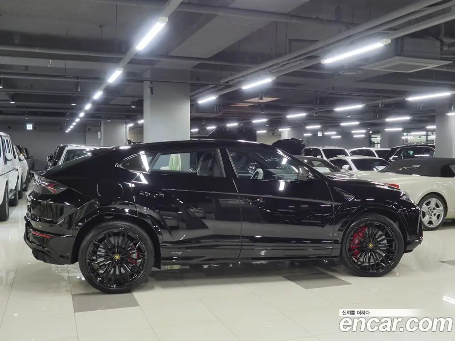 Lamborghini Urus 2025 4.0 автомат (гидро), фото 2 Lamborghini Urus 2025 4.0 автомат (гидро), фото 2
