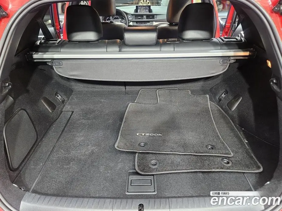 Lexus CT200h 2016 1.8 автомат (гидро), фото 15 Lexus CT200h 2016 1.8 автомат (гидро), фото 15