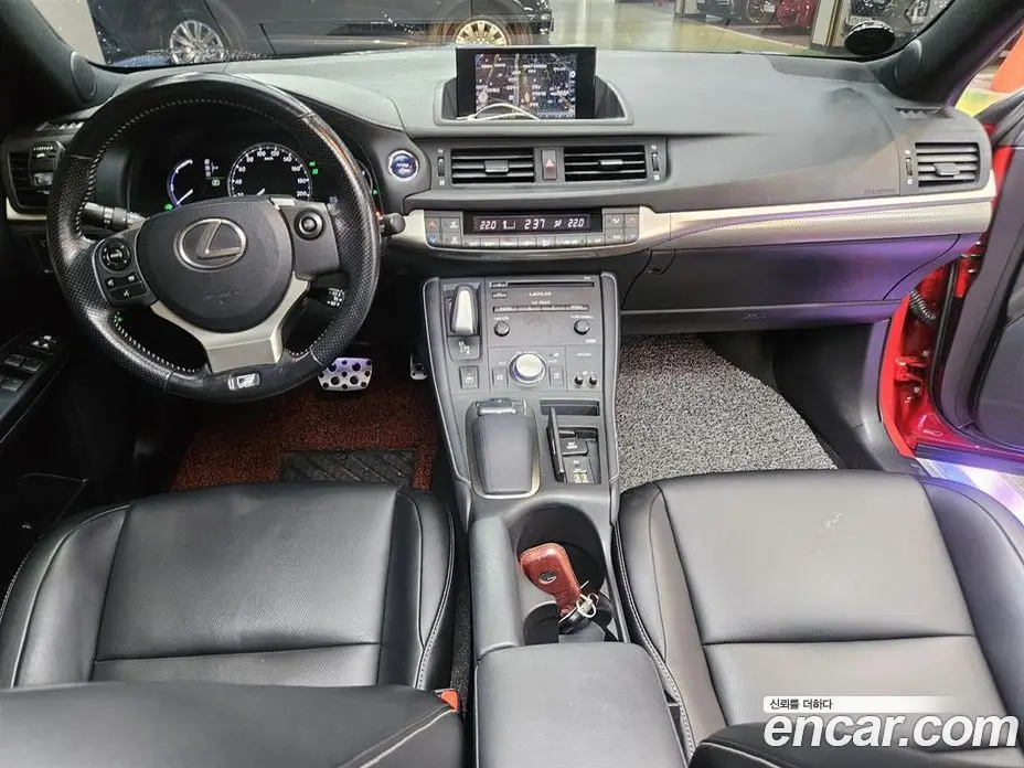 Lexus CT200h 2016 1.8 автомат (гидро), фото 16 Lexus CT200h 2016 1.8 автомат (гидро), фото 16