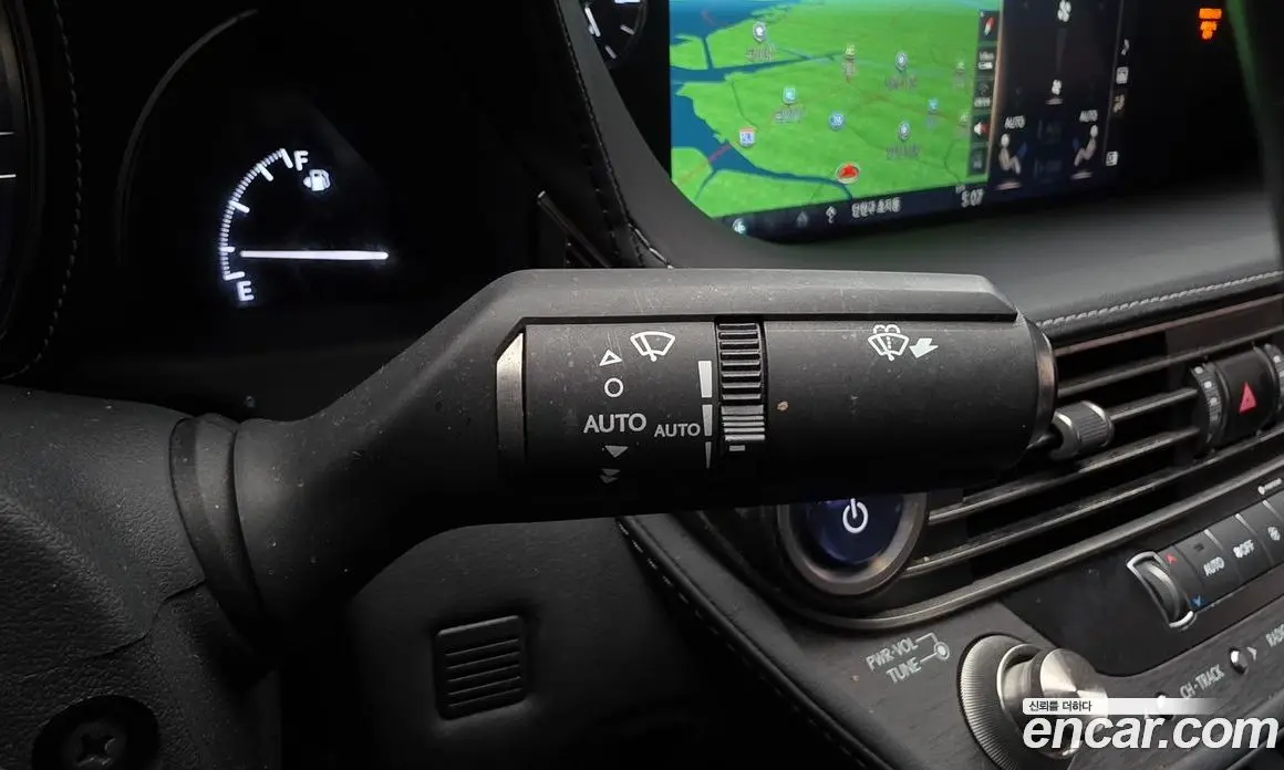 Lexus LS 2019 3.5 автомат (гидро), фото 26 Lexus LS 2019 3.5 автомат (гидро), фото 26
