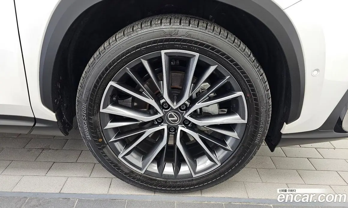 Lexus NX 2024 2.5 автомат (гидро), фото 4 Lexus NX 2024 2.5 автомат (гидро), фото 4