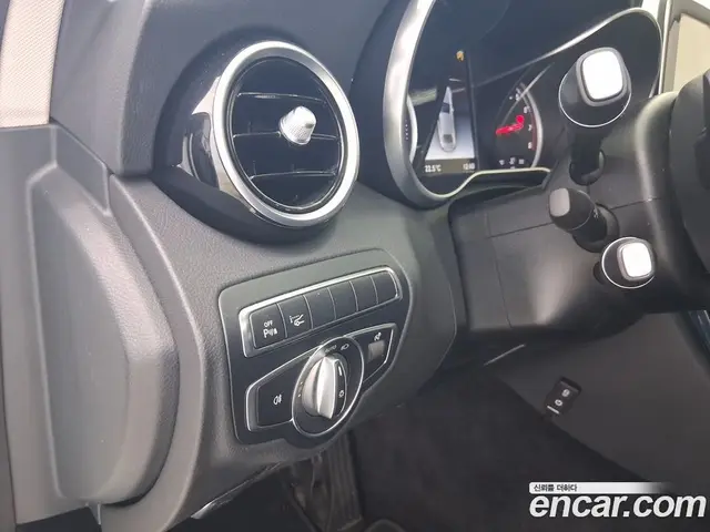 Mercedes-Benz C-Class 2018 2.0 автомат (гидро), миниатюра 12