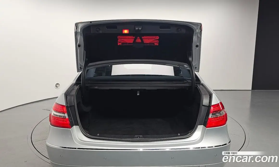 Mercedes-Benz E-Class 2011 3.5 автомат (гидро), фото 25 Mercedes-Benz E-Class 2011 3.5 автомат (гидро), фото 25