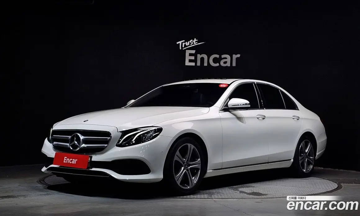 Mercedes-Benz E-Class 2018 2.0 автомат (гидро), фото 1 Mercedes-Benz E-Class 2018 2.0 автомат (гидро), фото 1
