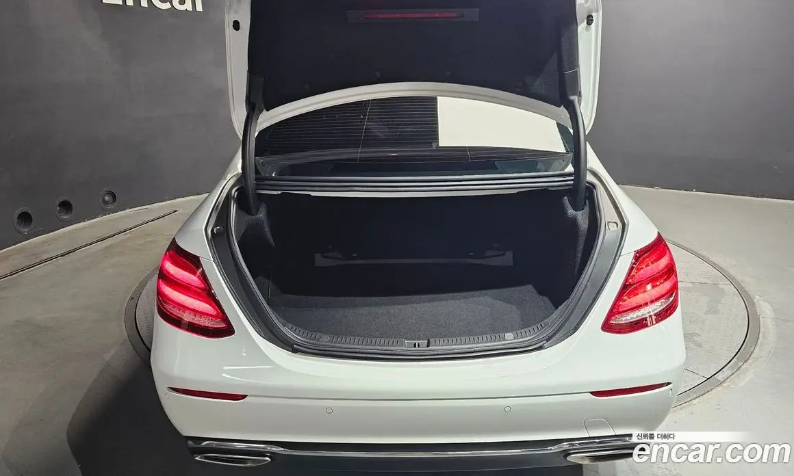 Mercedes-Benz E-Class 2018 2.0 автомат (гидро), фото 30 Mercedes-Benz E-Class 2018 2.0 автомат (гидро), фото 30