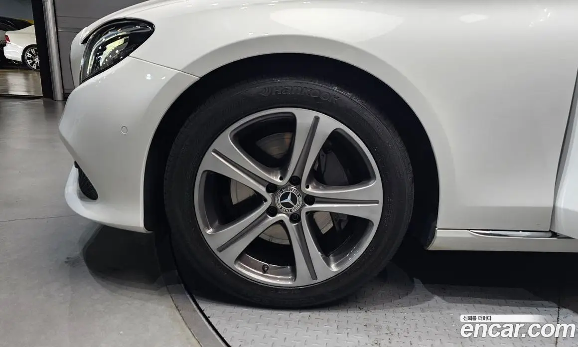 Mercedes-Benz E-Class 2018 2.0 автомат (гидро), фото 5 Mercedes-Benz E-Class 2018 2.0 автомат (гидро), фото 5